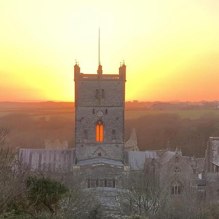 St Davids Gin & Kitchen - The Cathedral Villas Екстериор снимка