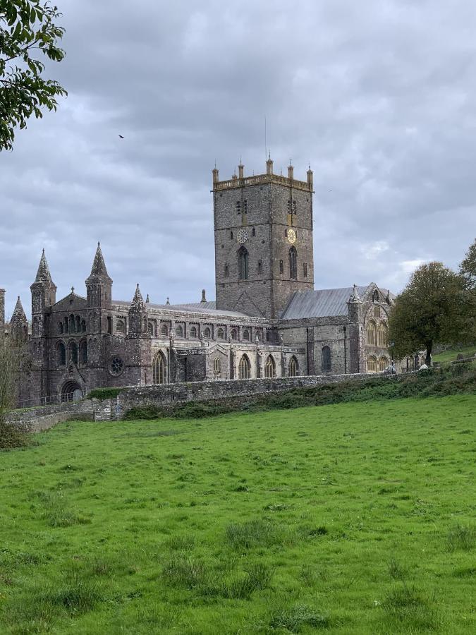 St Davids Gin & Kitchen - The Cathedral Villas Екстериор снимка